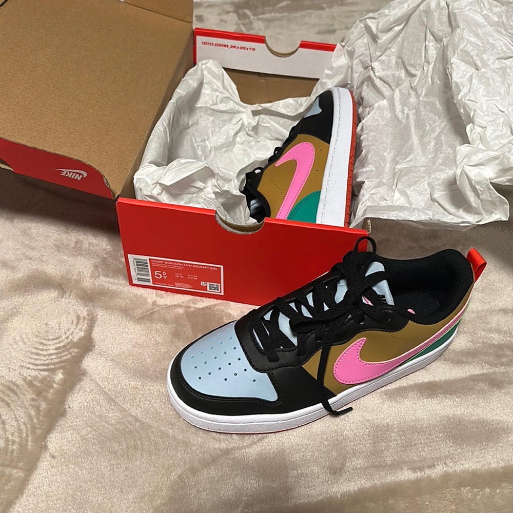 Nike. NWBox. CourtBoroughLow Recraft. black/playful pink/bronzine. Size5.5Y